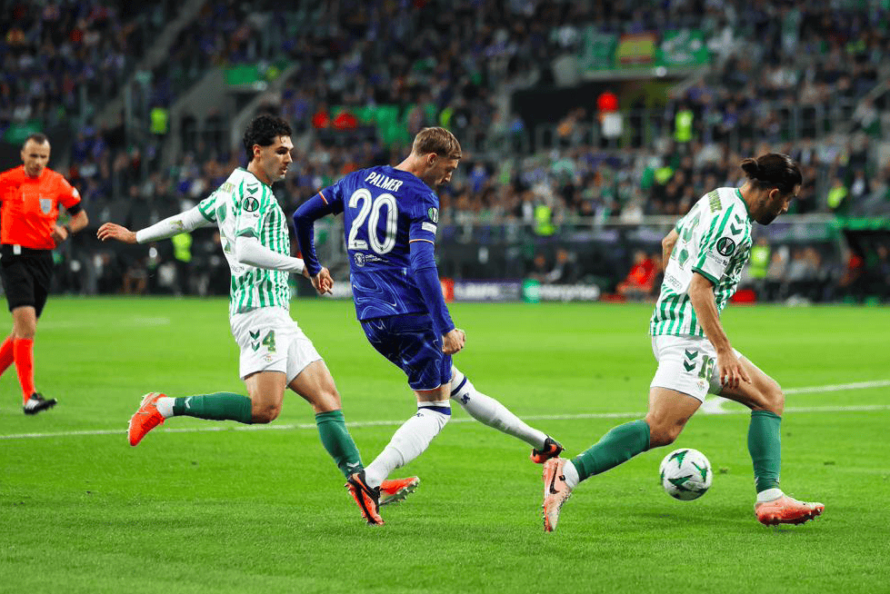 西班牙豪门球队在场上展现出无敌风采的简单介绍