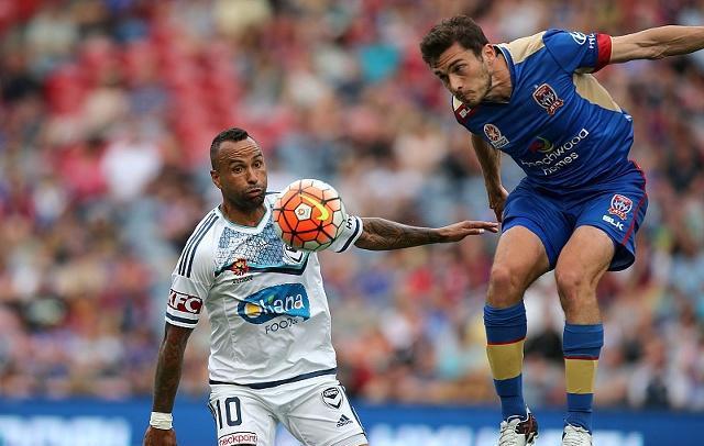 包含奥超球员全力以赴，追逐前进位置的词条