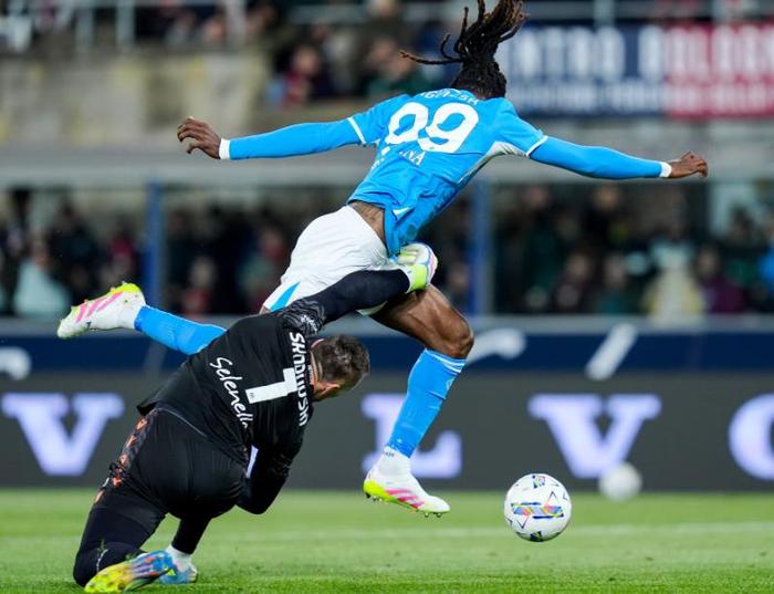 那不勒斯客场大胜克罗托内，豪取三分