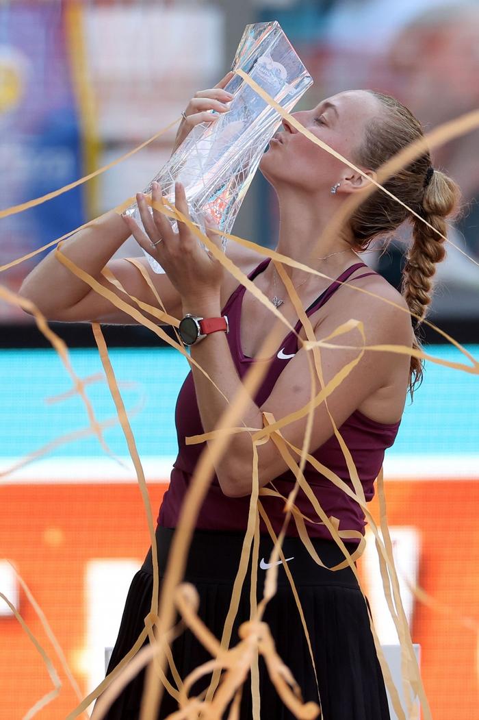  科维托娃在塞尔维亚队比赛中爆冷，高光表现引发热议！